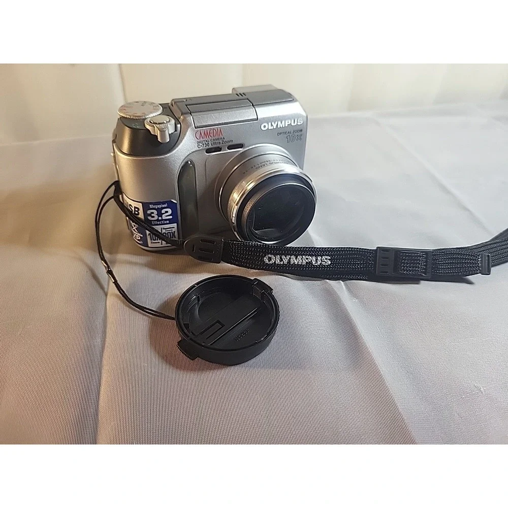 Olympus Camedia C730 Ultra Zoom Digital Camera 2MP CCD NO MEMORY card parts only